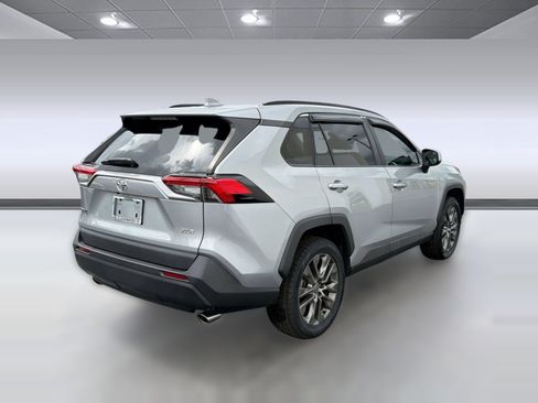 Used 2021 Toyota RAV4 XLE Premium FWD image 8