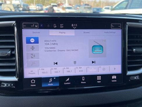 Certified 2024 Chrysler Pacifica Touring-L image 26