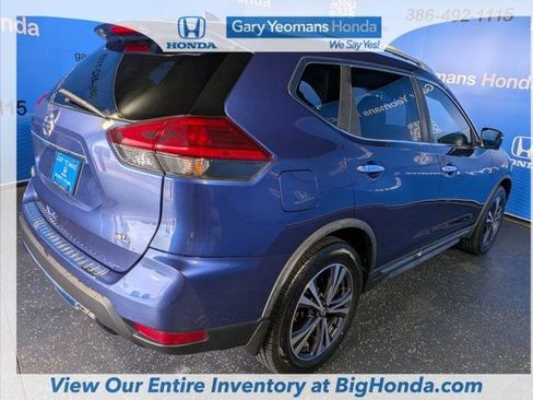 Used 2017 Nissan Rogue SL FWD image 3