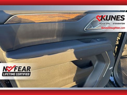 Used 2024 Chevrolet Suburban Premier image 28