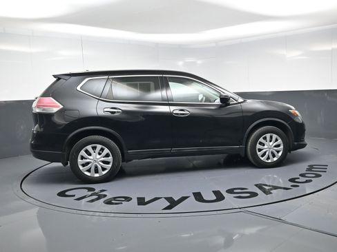 Used 2015 Nissan Rogue S w/ S Family Package image 10
