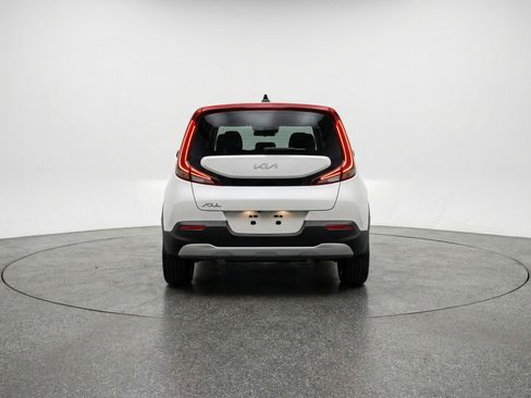Used 2025 Kia Soul LX w/ LX Technology Package image 7