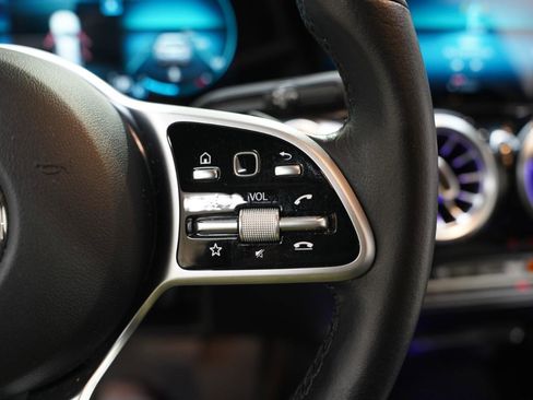 Used 2020 Mercedes-Benz GLB 250 image 16