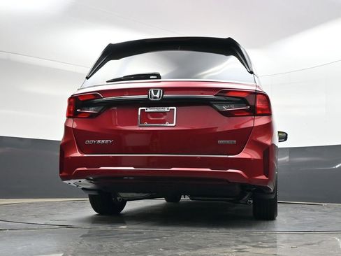 New 2026 Honda Odyssey Touring image 32