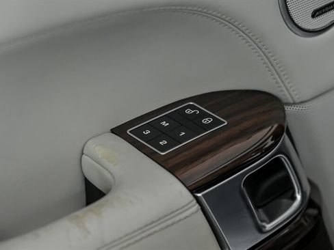 Used 2016 Land Rover Range Rover Autobiography image 17