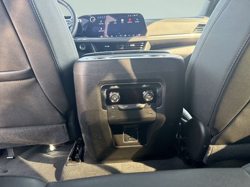 Used 2025 Chevrolet Tahoe LT w/ Comfort Package AWD/4WD image 28