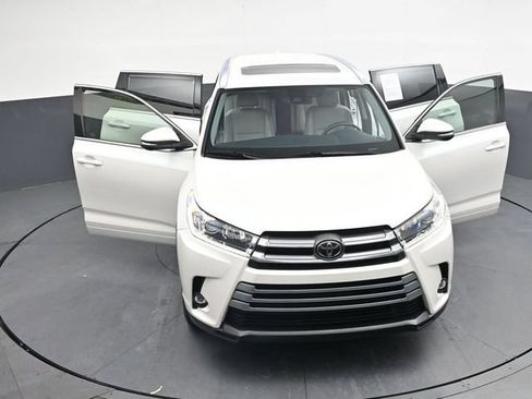 Used 2019 Toyota Highlander Limited FWD image 39