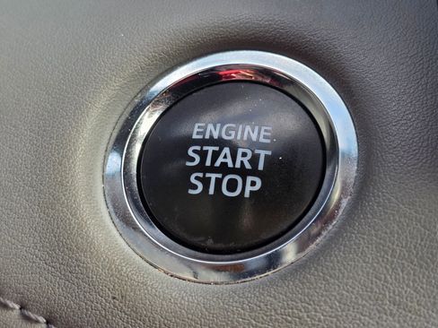 Used 2023 Toyota Highlander XLE image 25