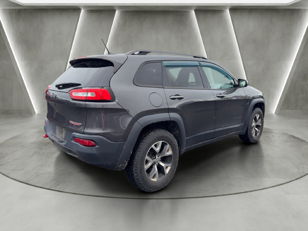 Used 2015 Jeep Cherokee Trailhawk w/ Cold Weather Group AWD/4WD image 7