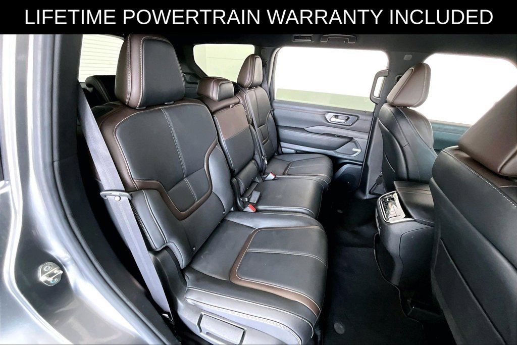 Used 2025 Nissan Armada SL AWD/4WD image 35