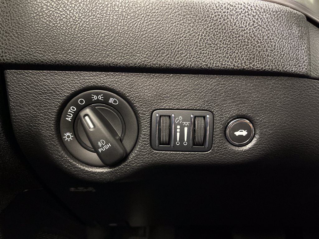 Used 2023 Dodge Charger SXT AWD/4WD image 28