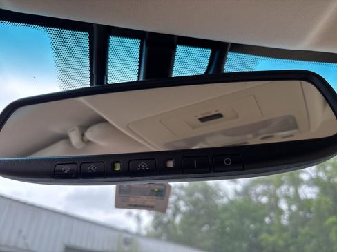 Used 2015 Lexus ES 300h w/ Navigation System Package image 24