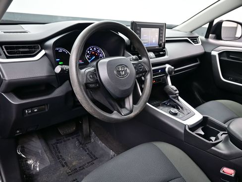 Used 2021 Toyota RAV4 LE AWD/4WD image 12
