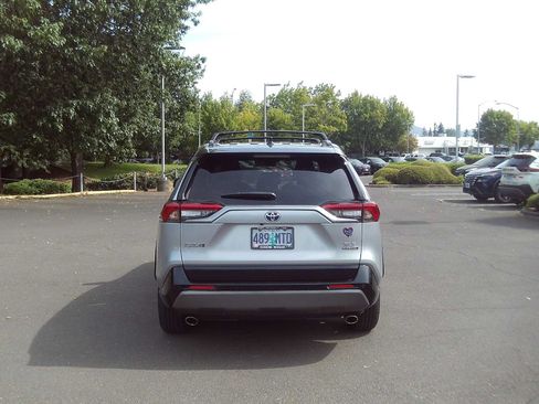 Used 2021 Toyota RAV4 XSE AWD/4WD image 4