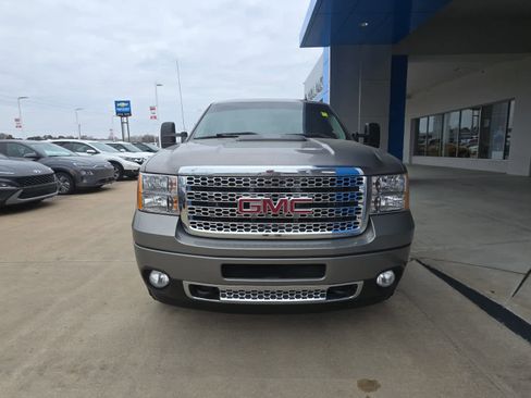 Used 2014 GMC Sierra 2500 Denali w/ Suspension Package, Off-Road image 4