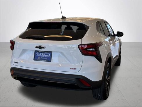 Used 2025 Chevrolet Trax RS w/ Sunroof Package FWD image 7
