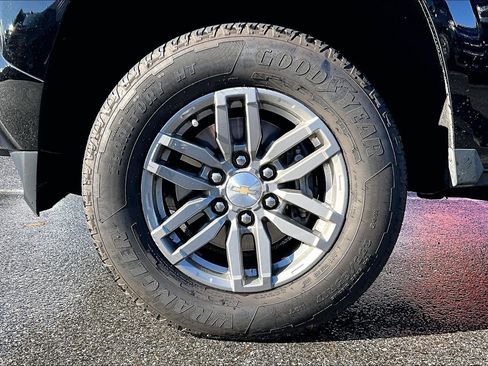 Used 2024 Chevrolet Colorado LT w/ LT Convenience Package image 9