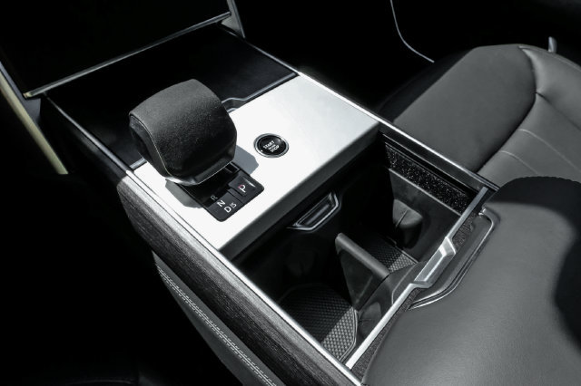 New 2026 Land Rover Range Rover SE AWD/4WD image 30