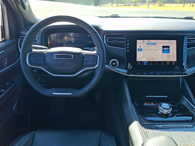 Used 2022 Jeep Wagoneer Series II RWD image 11