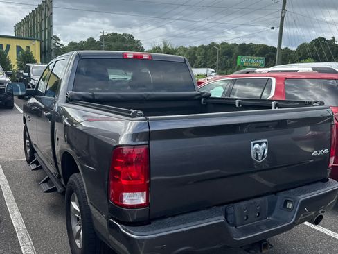 Used 2017 RAM 1500 Express AWD/4WD image 5