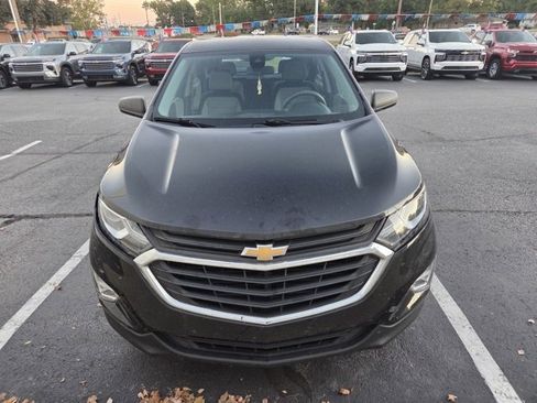 Used 2021 Chevrolet Equinox LS image 2
