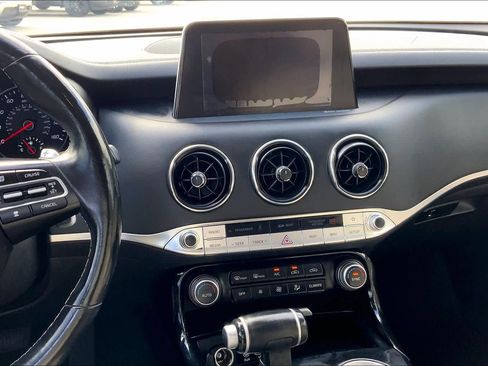 Used 2019 Kia Stinger Premium image 7