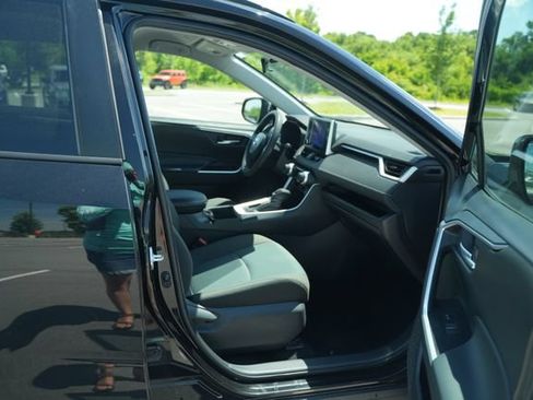 Used 2024 Toyota RAV4 XLE FWD image 20