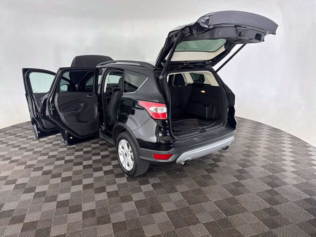 Used 2017 Ford Escape SE w/ Equipment Group 201A FWD image 18
