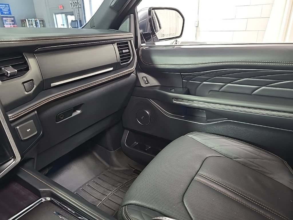 Used 2024 Ford Expedition Max Platinum AWD/4WD image 32