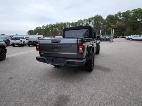 Used 2024 Jeep Gladiator Willys image 4