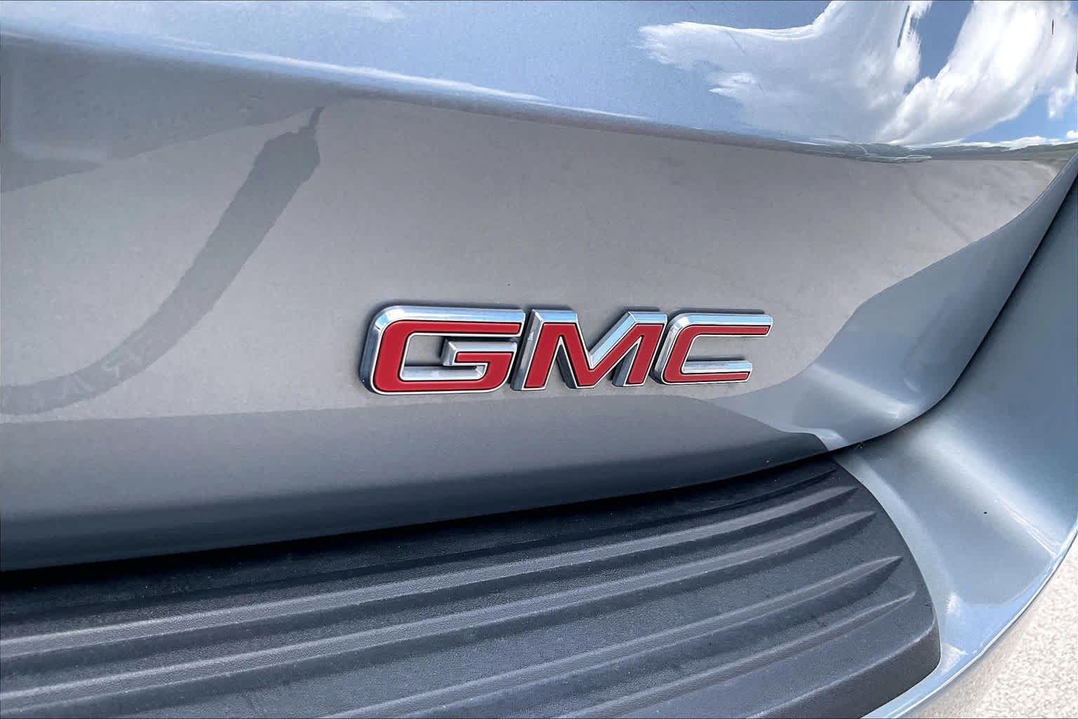 Used 2025 GMC Yukon Denali RWD image 30