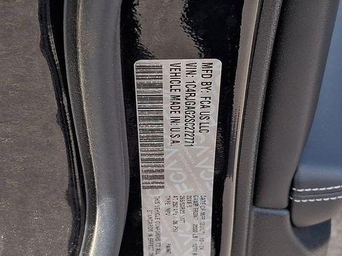 Used 2025 Jeep Grand Cherokee Altitude image 21