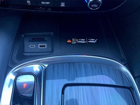 Used 2023 Buick Enclave Essence w/ Sport Touring Edition image 33