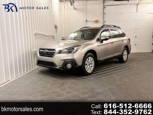 Used 2018 Subaru Outback 2.5i Premium AWD/4WD image 1