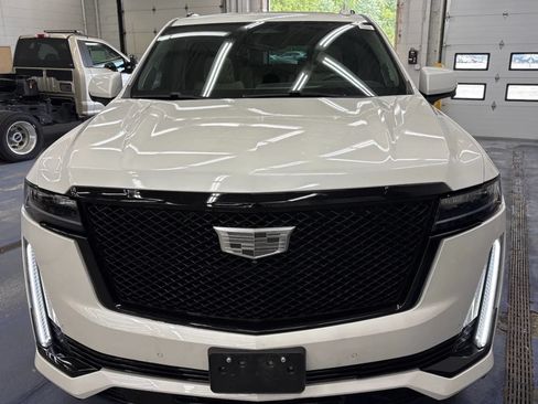 Used 2021 Cadillac Escalade ESV Sport Platinum AWD/4WD image 2