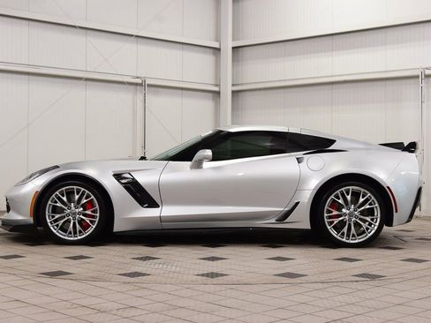 Used 2015 Chevrolet Corvette Z06 w/ 3LZ Preferred Equipment Group image 7