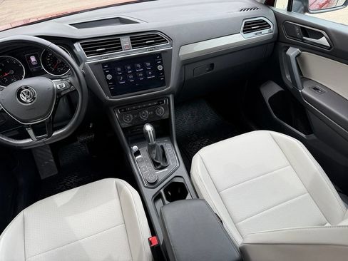 Used 2018 Volkswagen Tiguan SE AWD/4WD image 28