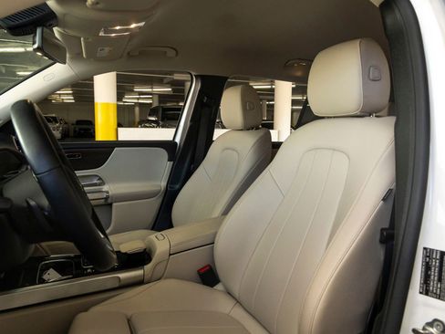 Used 2022 Mercedes-Benz GLB 250 4MATIC image 13