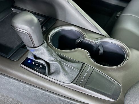 Used 2024 Toyota Camry SE FWD image 24