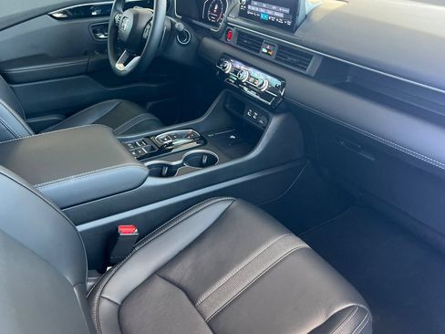 Used 2025 Honda Pilot Touring image 14