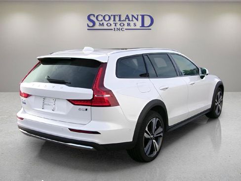 Used 2025 Volvo V60 B5 Cross Country Plus AWD/4WD image 6