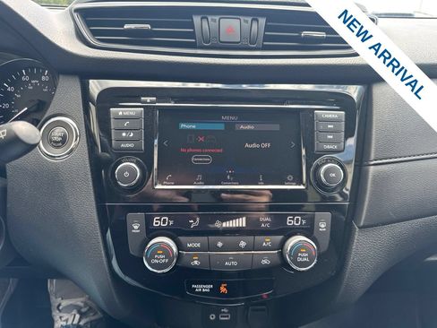 Used 2018 Nissan Rogue SV AWD/4WD image 24