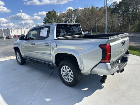 Used 2024 Toyota Tacoma SR5 w/ SR5 Upgrade Package image 21