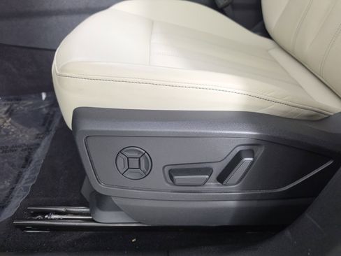 Certified 2025 Audi Q5 Premium w/ Convenience Package AWD/4WD image 18