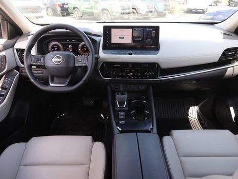 Certified 2025 Nissan Rogue SL w/ SL Premium Package FWD image 22