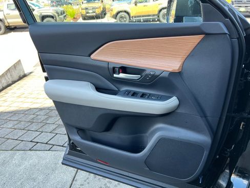 New 2026 Toyota Grand Highlander AWD image 12