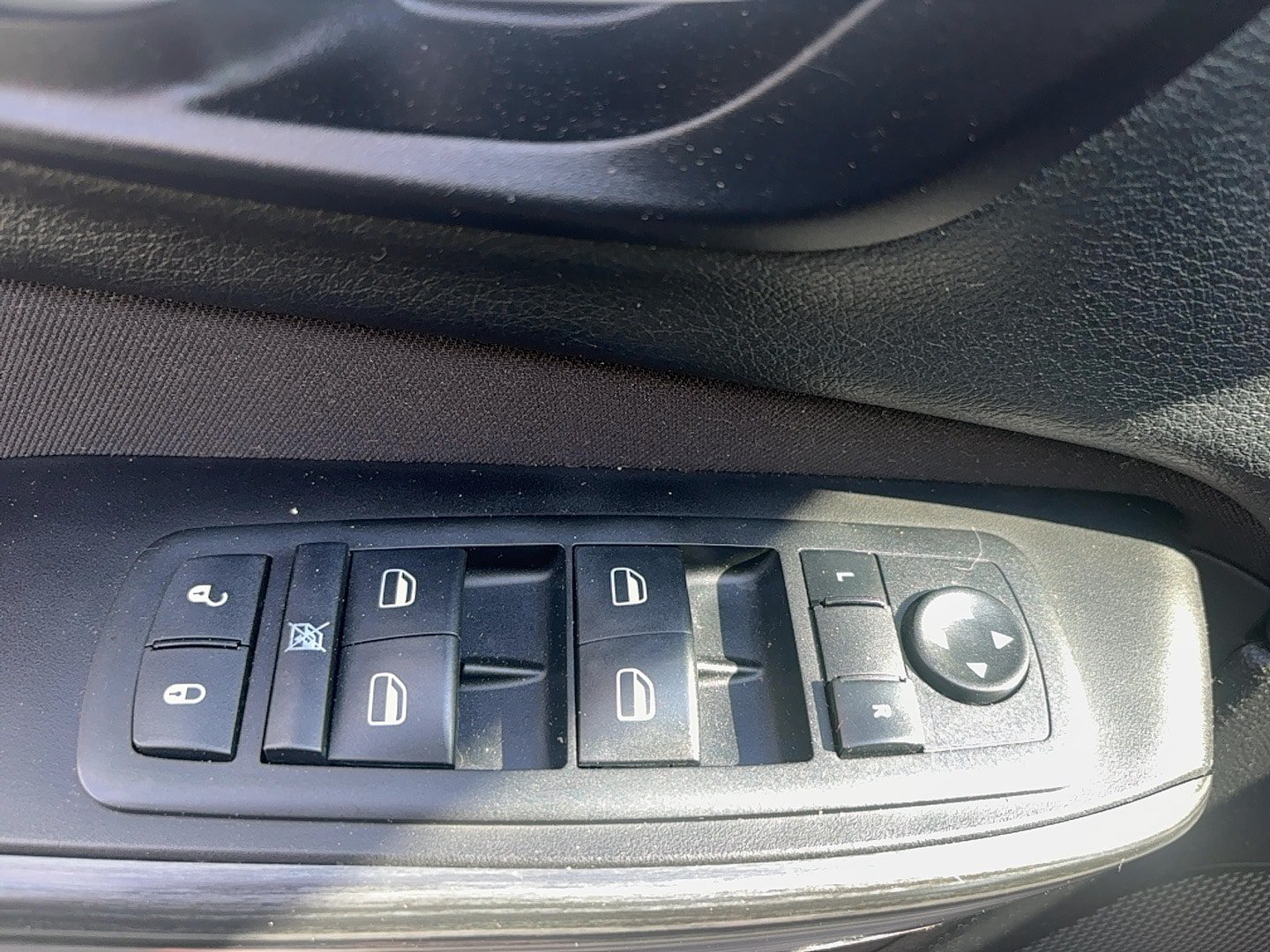 Used 2015 Jeep Cherokee Sport w/ Sport Appearance Group FWD image 18