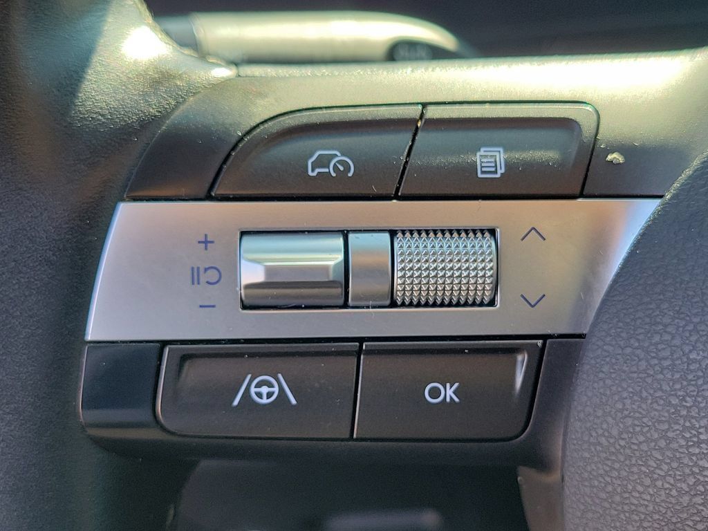Used 2025 Hyundai Kona SEL FWD image 24