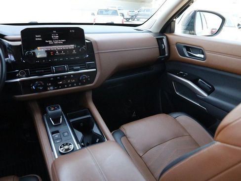 Used 2023 Nissan Pathfinder Platinum AWD/4WD image 28