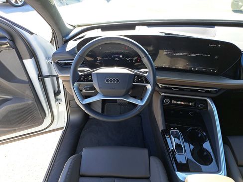 Used 2025 Audi Q5 Premium Plus w/ Premium Plus image 6